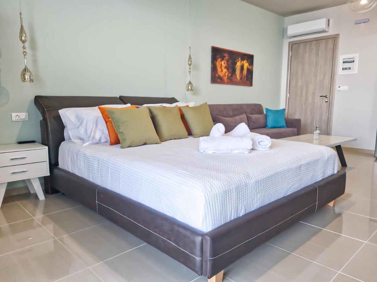 נפפקטוס Epipleon Luxury Suites -105- Δωμάτιο 35Τμ Με Βεράντα 35Τμ Μπροστά Στη Θάλασσα מראה חיצוני תמונה